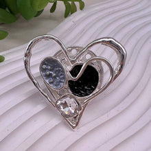 Load image into Gallery viewer, Heart Magnetic Brooch