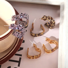 Load image into Gallery viewer, Resin Heart Animal Print Hoop | Biege
