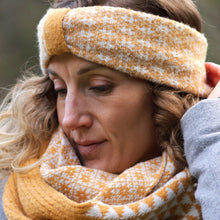 Load image into Gallery viewer, Recycled Blend Mustard &amp; White Scandi Flower Headband
